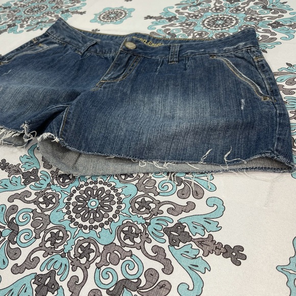 American Eagle Lowrise Boyfriend Shorts - Picture 3 of 8